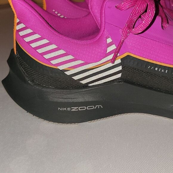 Nike Zoom Winflo 6 Shield Run Utility Fire Pink Womens Size 8 - Picture 10 of 15